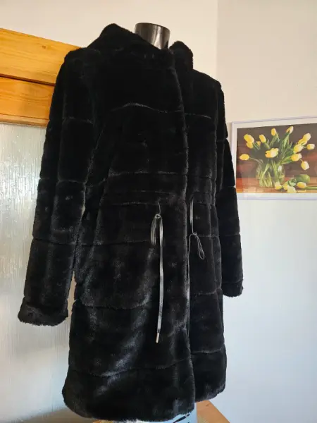 Dámský černý kabát ONLY s kapucí 3