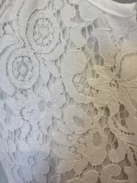 Bílé krajkové šaty 4