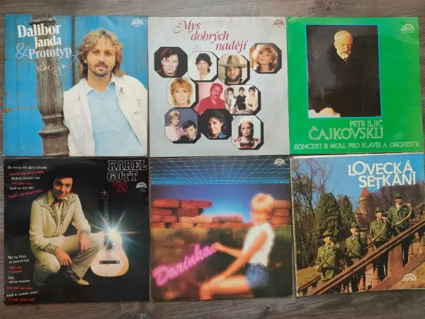 Kolekce vinylových desek - různé tituly