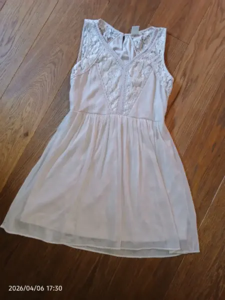 Dámské šaty Vero Moda, pudrové s krajkou, vel. M