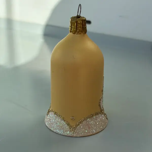 vánoční ozdoba ve tvaru zvonku s glitry 2