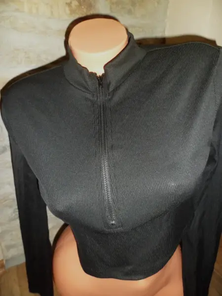 PRUŽNÝ CROP TOP vel. S ... 100% stav 2