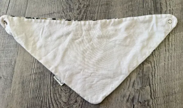Dětský set CupiDup: čepice, šátek a botičky s lesním vzorem 3