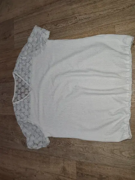 Dámské bílé tričko s krajkovými rukávy M