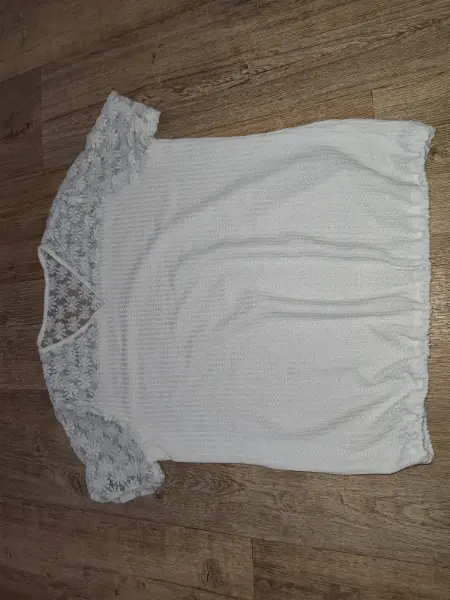 Dámské bílé tričko s krajkovými rukávy M 2