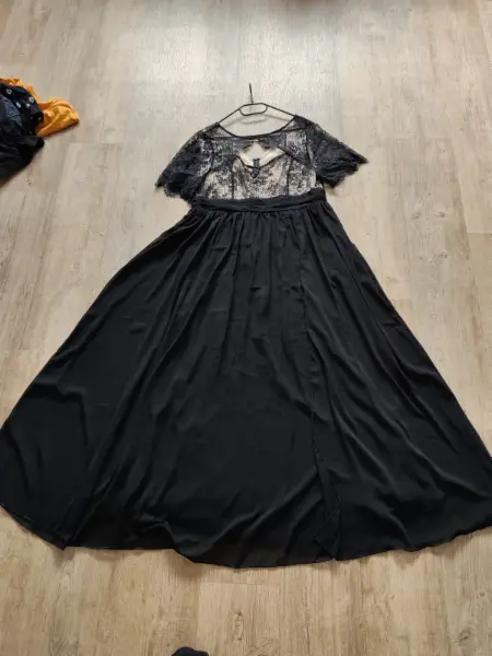 Černé společenské šaty s krajkou, XL 12