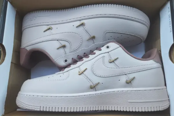 Tenisky Nike Air Force 1 '07 LX Platinum Violet,Vel.43 6