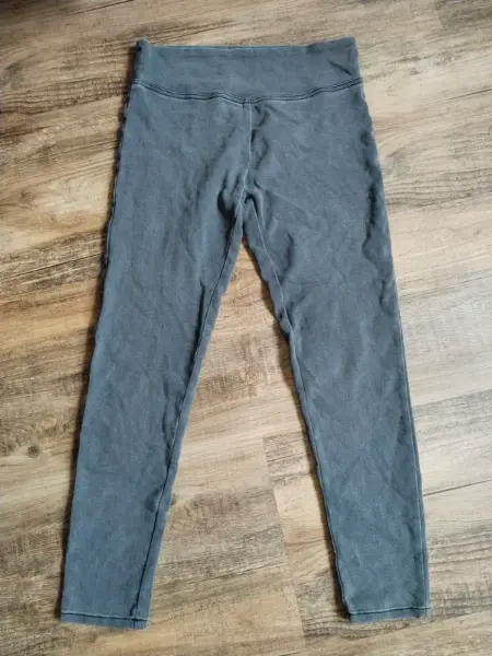Šedé bavlněné legíny s opraným efektem, vel. M
