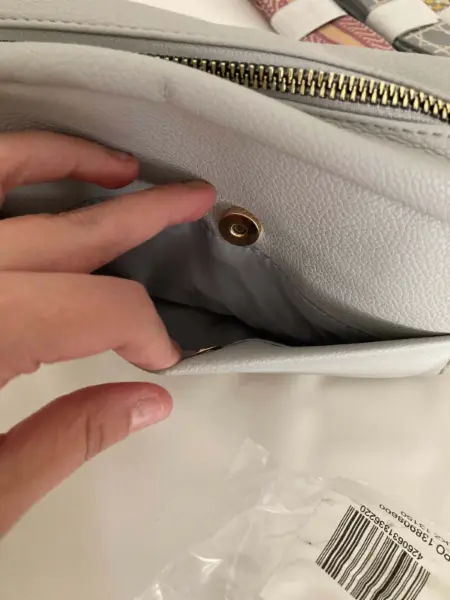 Světle šedá kabelka se třemi vyměnitelnými popruhy 2