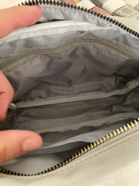 Světle šedá kabelka se třemi vyměnitelnými popruhy 5