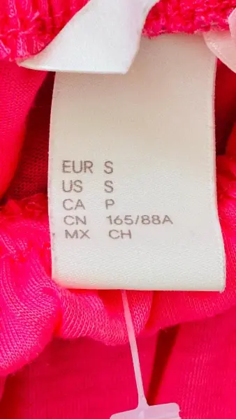 Neonově růžové šaty H&M 4