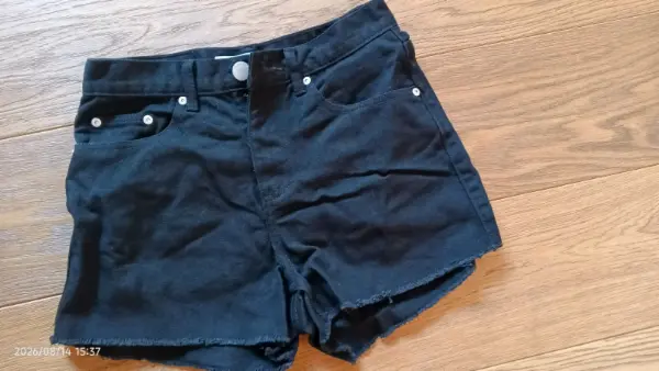 Černé džínové kraťasy Glamorous Denim