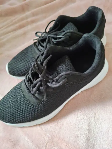Černé sportovní boty Vty vel. 42 2
