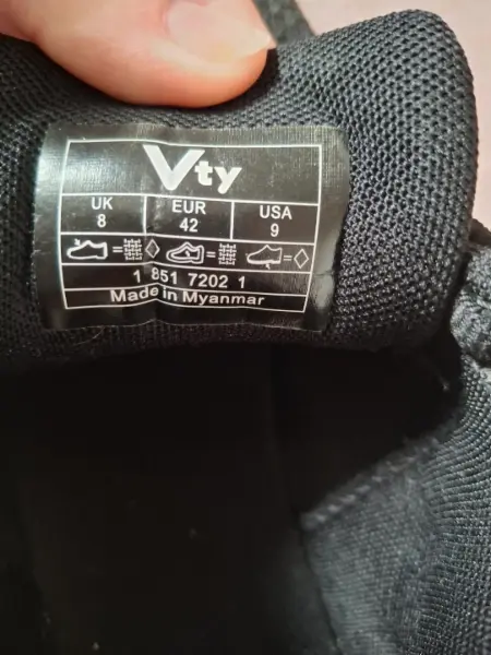 Černé sportovní boty Vty vel. 42 3