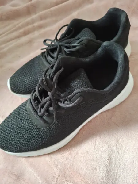Černé sportovní boty Vty vel. 42