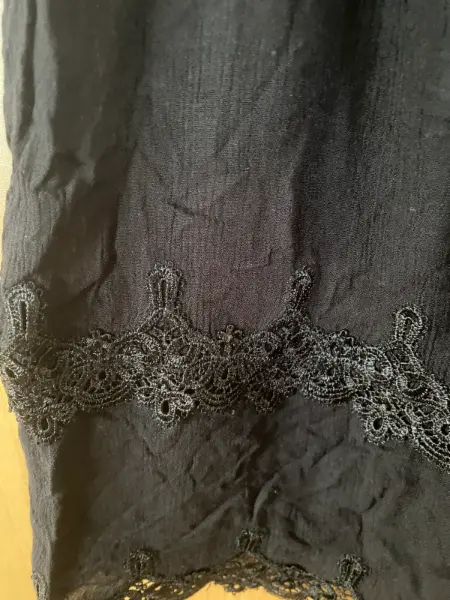 Černé dámské tílko Miss Selfridge s krajkou 2