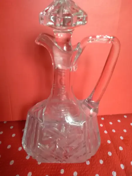 Broušená retro karafa-české sklo