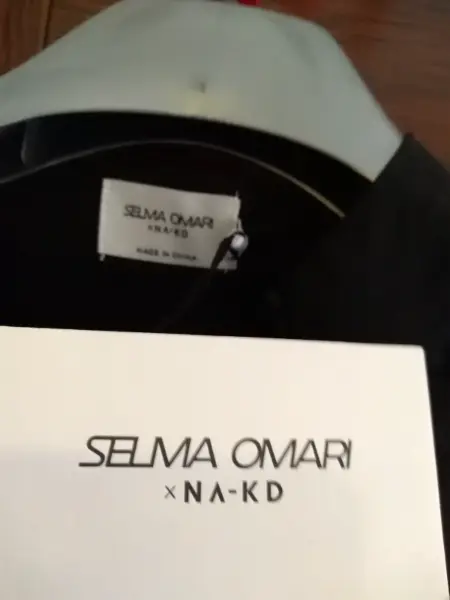 Nové maxi šaty NA-KD Selma Omari 2