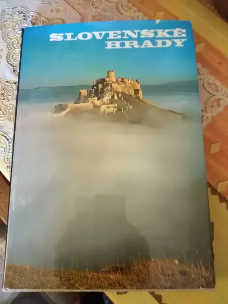Kniha Slovenské hrady (1976)