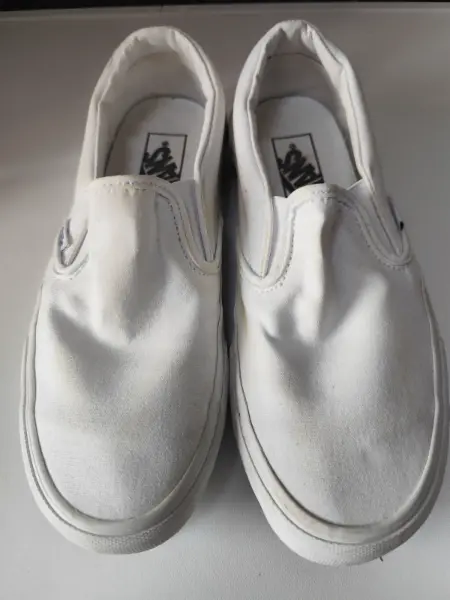 Bílé tenisky Vans Slip-On