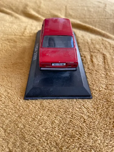 Sběratelských model auta Lada 2107 3