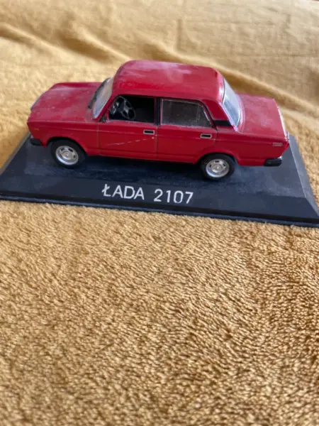 Sběratelských model auta Lada 2107 4