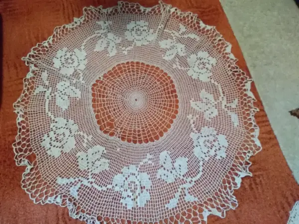 Háčkované vintage ubrusy a dečky 4