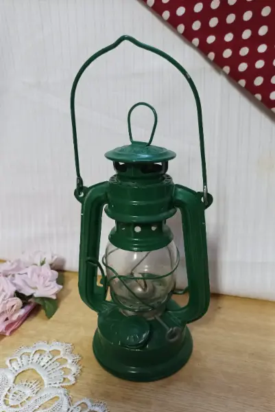 Zelená petrolejová lampa, výška 23 cm 2