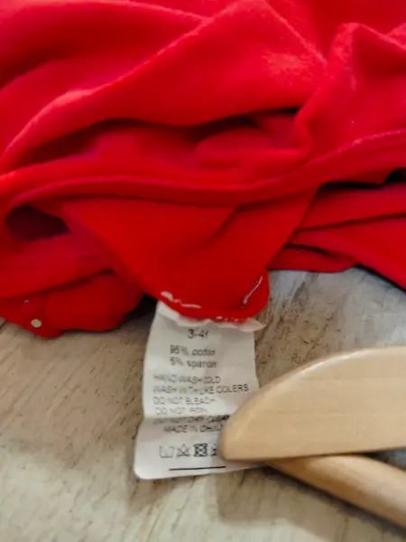 Červený dětský dres se třpytkami, vel. 3-4 roky 3