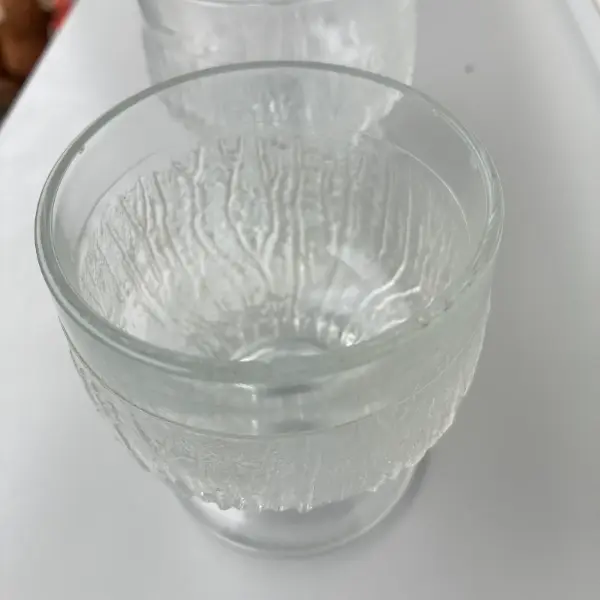 Sada 2 skleněných pohárů s texturovaným vzorem 6