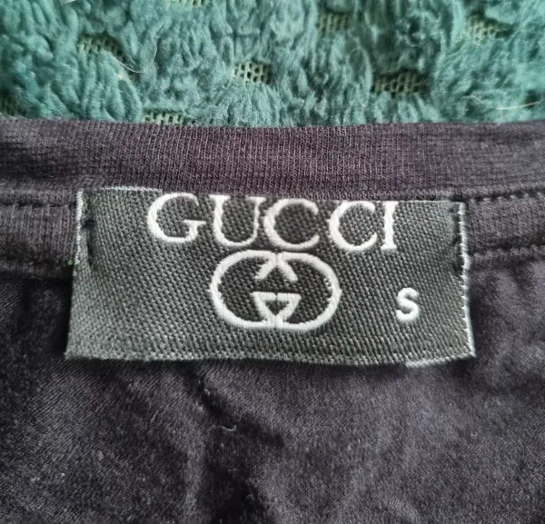 Černé dámské tričko jako Gucci 4