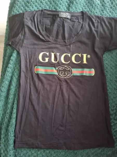 Černé dámské tričko jako Gucci 2