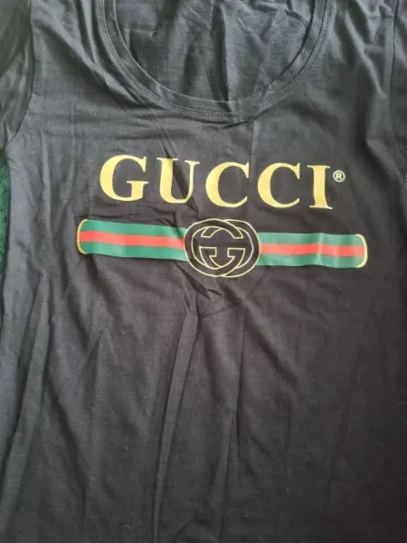 Černé dámské tričko jako Gucci