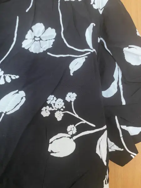 Dámská halenka Berkertex petite, černá s květinami, vel. 16 2