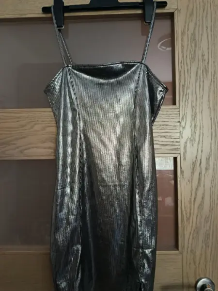 Stříbrné společenské šaty 4