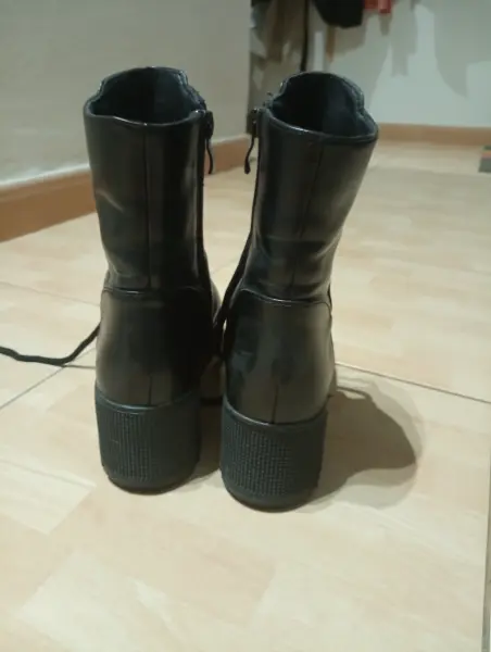 Černé šněrovací boty na platformě 2