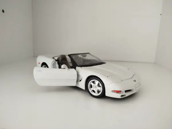 Model auta Chevrolet Corvette Bburago 1:18 5