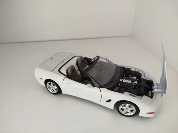 Model auta Chevrolet Corvette Bburago 1:18 3