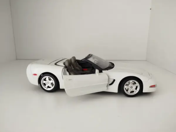 Model auta Chevrolet Corvette Bburago 1:18 4