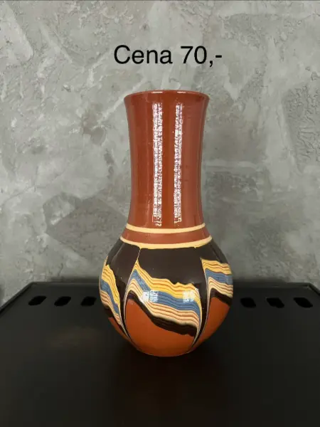 Keramická váza s barevným vzorem