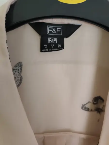 Dámská halenka F&F s motivem motýlů 3