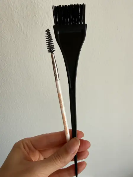 Essence kartáček na obočí a štětec na nášení barvy, peelingu 3