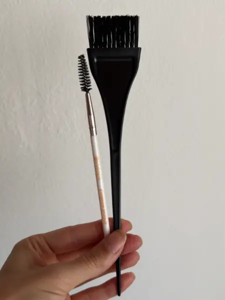 Essence kartáček na obočí a štětec na nášení barvy, peelingu