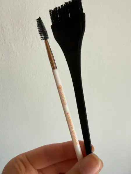 Essence kartáček na obočí a štětec na nášení barvy, peelingu 2