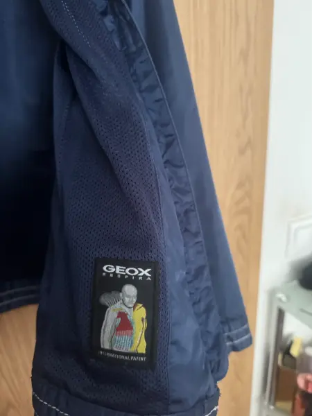 Dámská lehká bunda značky Geox 9
