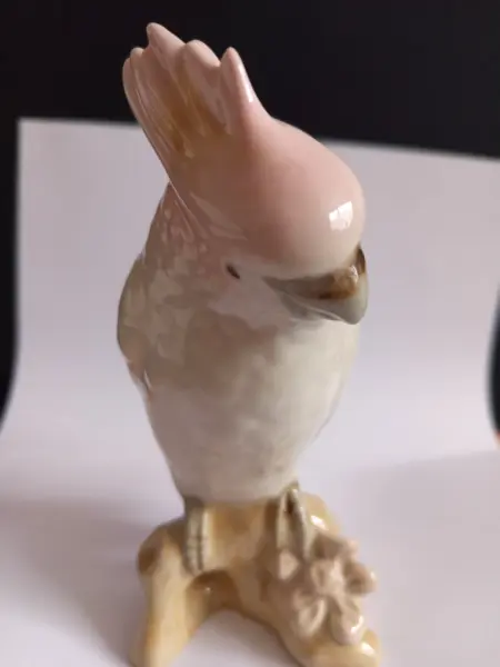 Porcelánový papoušek  9